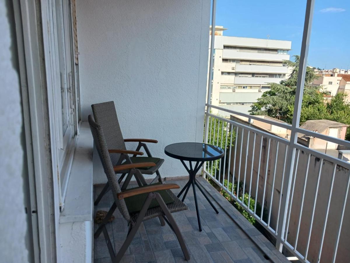 Room With Private Toilet And Balcony In City Center In Shared Apartment Split Exterior photo
