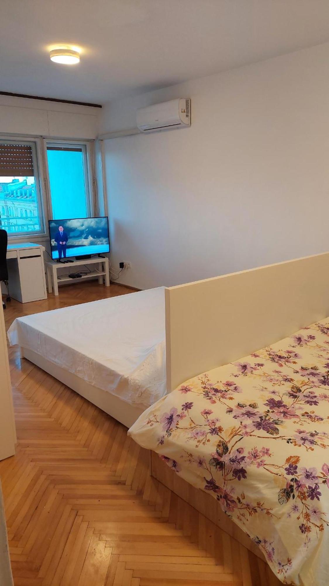 Room With Private Toilet And Balcony In City Center In Shared Apartment Split Exterior photo
